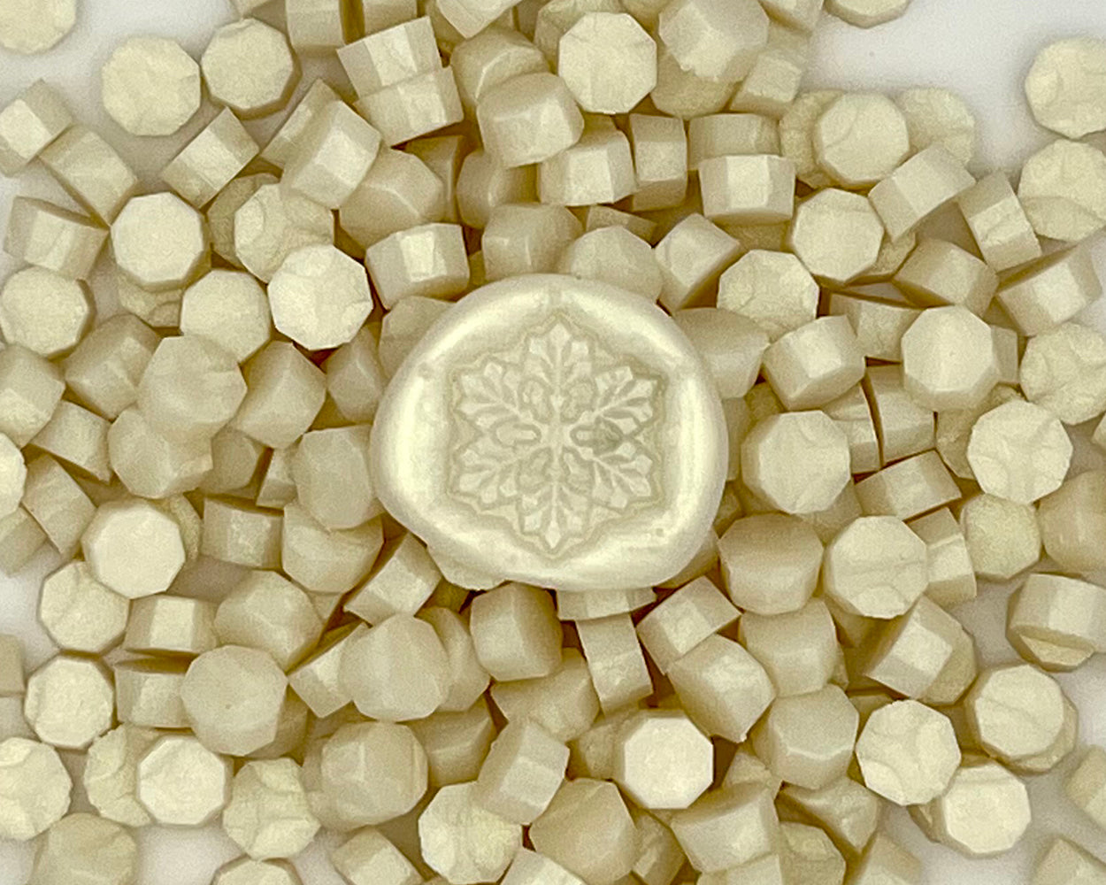 DP04-Dazzling Green color wax seal beads