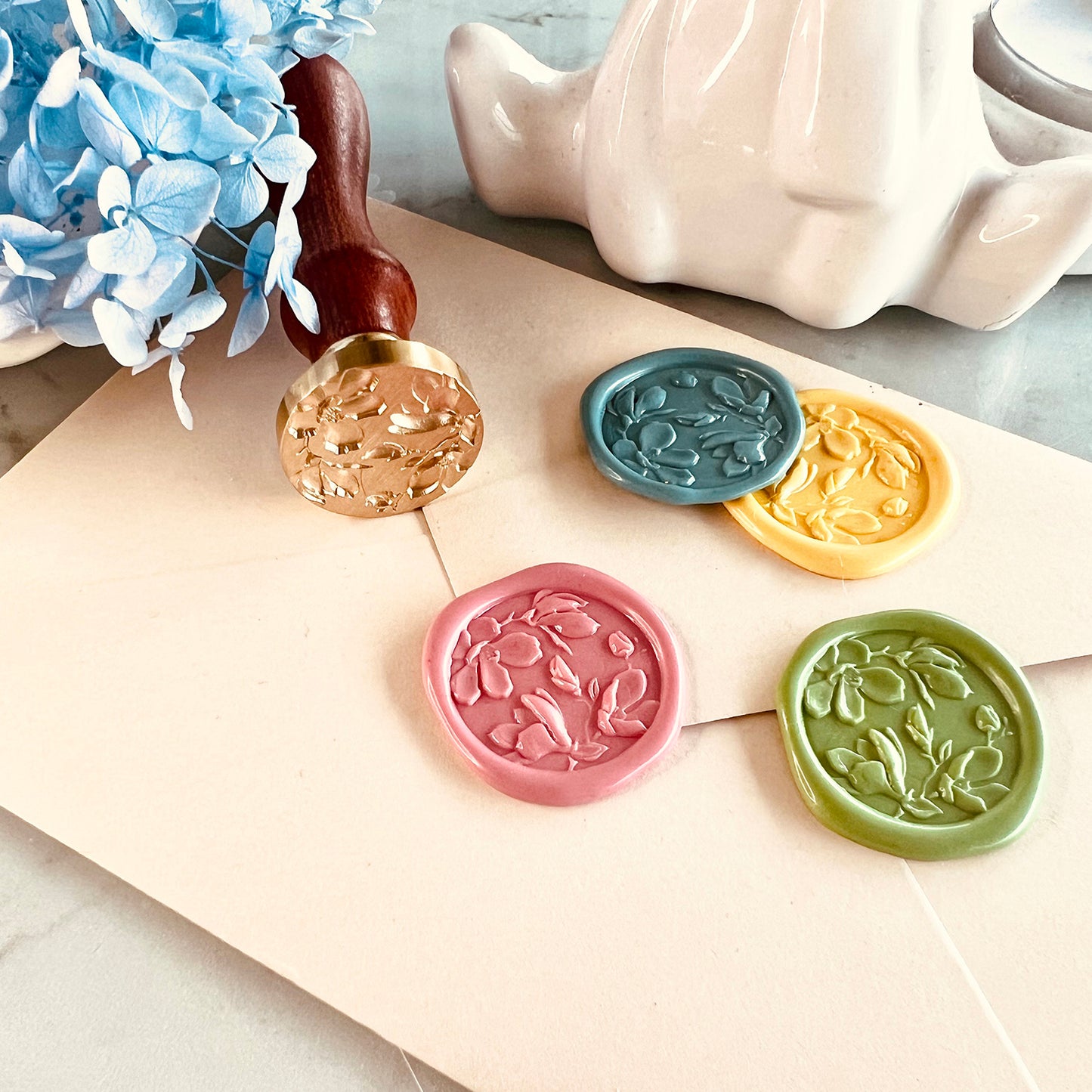 Elegant Magnolia Wax Seal Stamp (25mm)