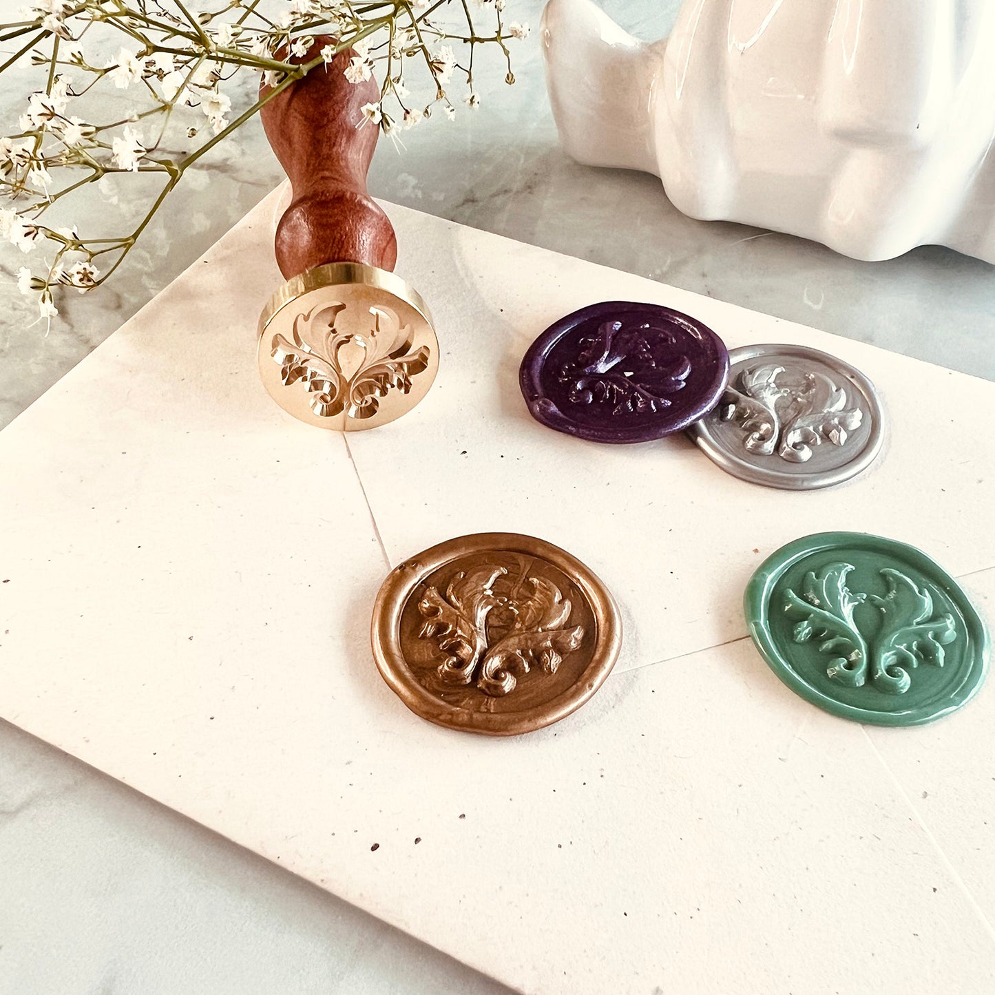 Elegant Fleur de Lis Wax Seal Stamp – Vintage Ornamental (25mm)