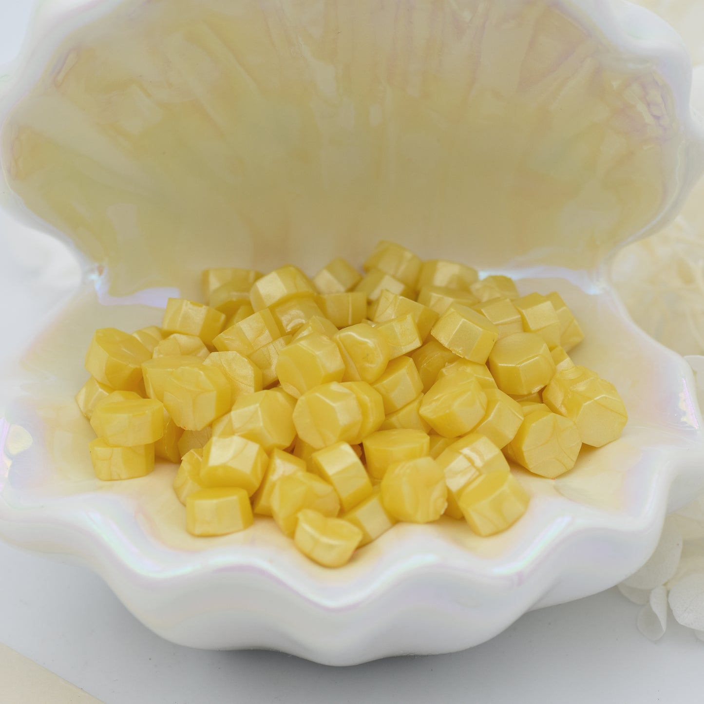 D18 Amber Moon Wax Seal Beads – Soft Pearl Yellow