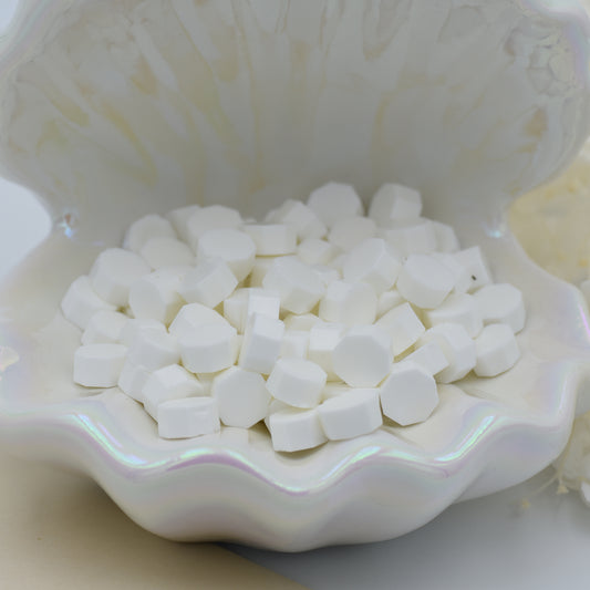L20 Snow Drift Wax Seal Beads – Pure White Elegance 30g.