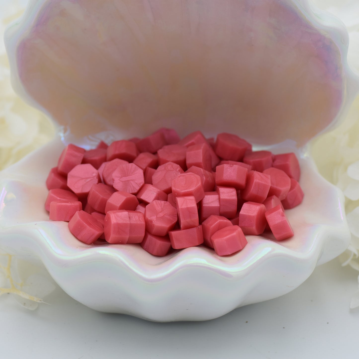 L25 Coral Kiss Wax Seal Beads – Bright Coral Pink 30g.