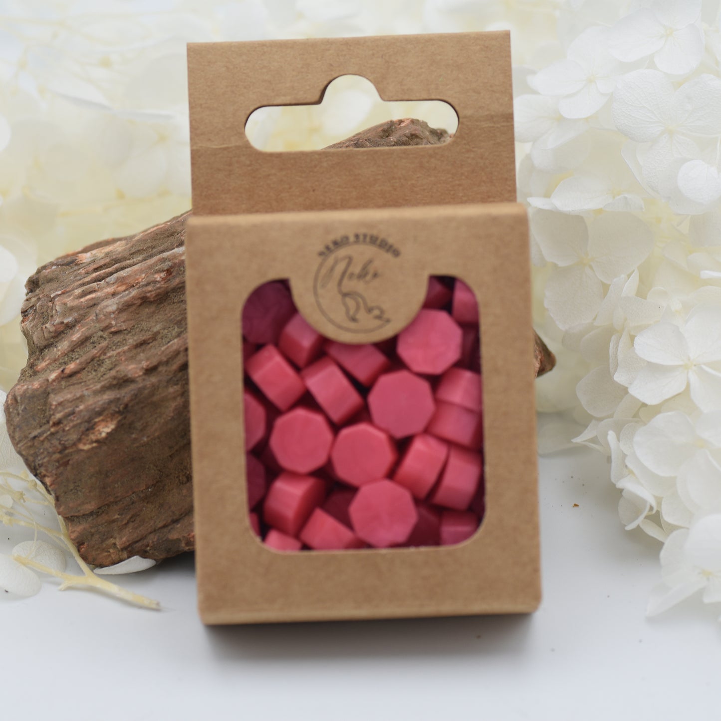 L25 Coral Kiss Wax Seal Beads – Bright Coral Pink 30g.